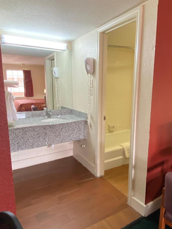 Travel Inn Lackland Sea World ซานอันโตนิโอ ภายนอก รูปภาพ